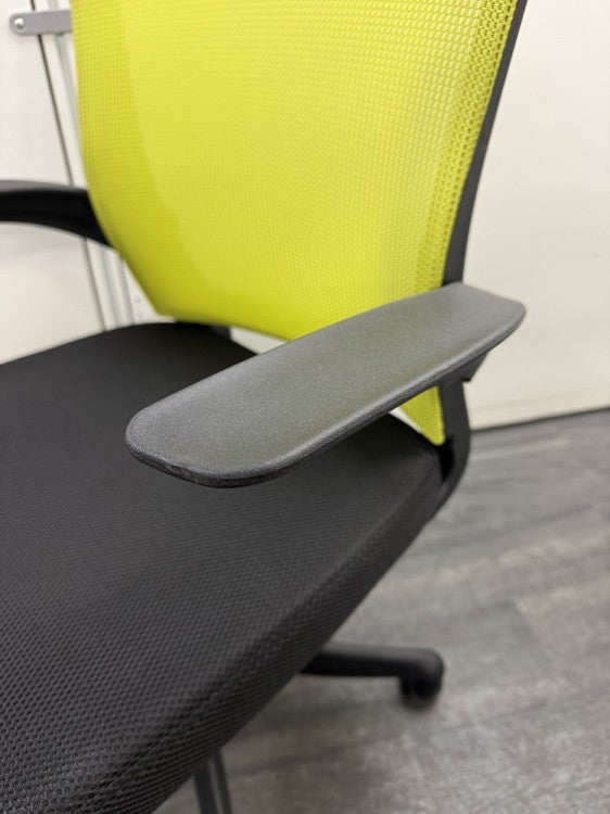 井上金庫FEMシリーズ 可動肘付OAチェア 商品画像7