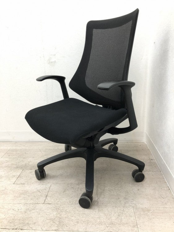 イトーキf(エフチェア)シリーズ 固定肘付エフチェア 商品画像1