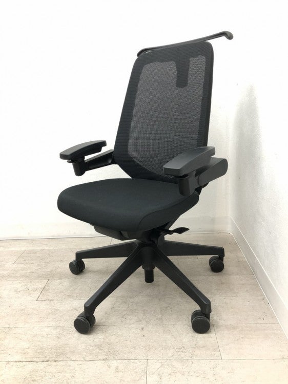 イトーキノート(nort)チェア 可動肘付ノートチェア 商品画像1