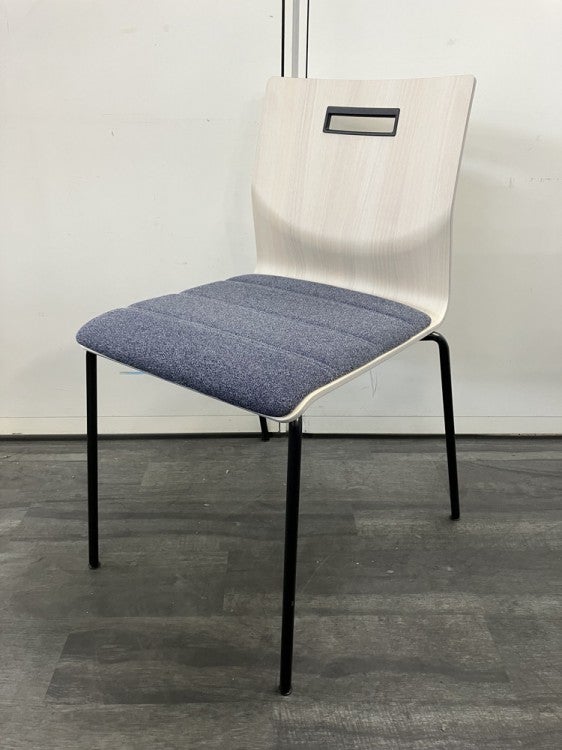 オカムラスイープシリーズ スタッキングチェア4脚セット 商品画像2