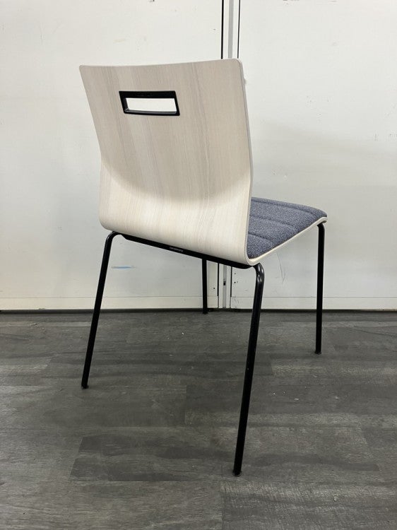 オカムラスイープシリーズ スタッキングチェア4脚セット 商品画像3