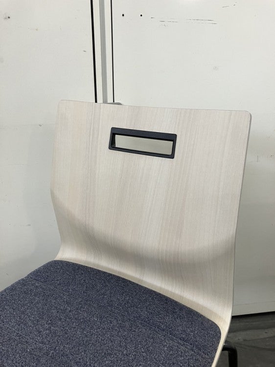 オカムラスイープシリーズ スタッキングチェア4脚セット 商品画像4