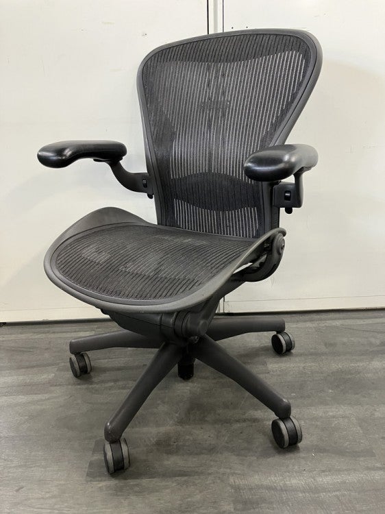 HermanMiller（ハーマンミラー）アーロンチェア 可動肘付アーロンチェア 商品画像1