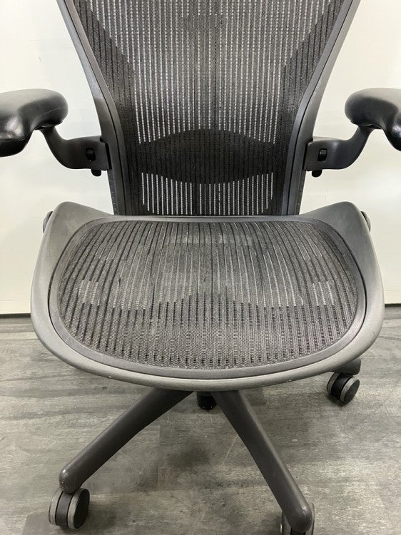 HermanMiller（ハーマンミラー）アーロンチェア 可動肘付アーロンチェア 商品画像4