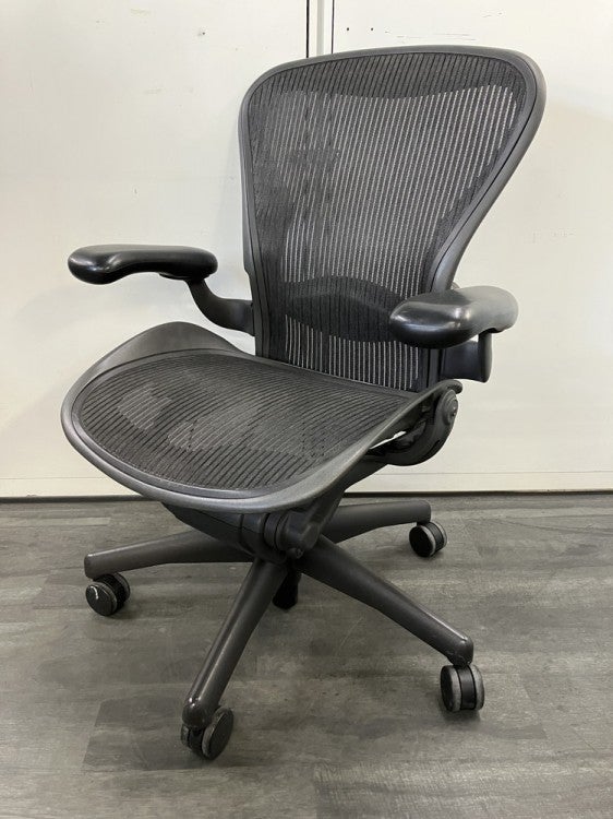 HermanMiller（ハーマンミラー）アーロンチェア 固定肘付アーロンチェア 商品画像1