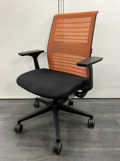 スチールケースシンク2シリーズ 固定肘付シンクチェア 商品画像1