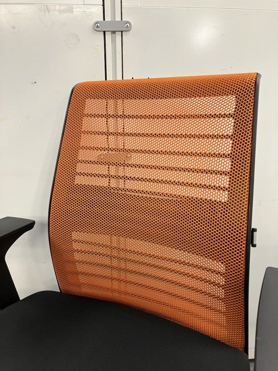 スチールケースシンク2シリーズ 固定肘付シンクチェア 商品画像3