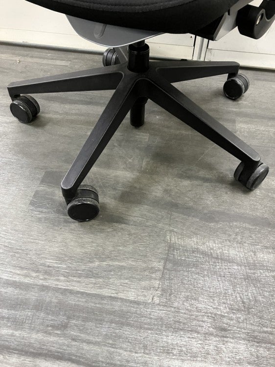 スチールケースシンク2シリーズ 固定肘付シンクチェア 商品画像5