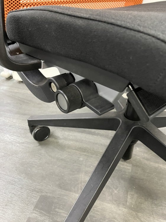 スチールケースシンク2シリーズ 固定肘付シンクチェア 商品画像7