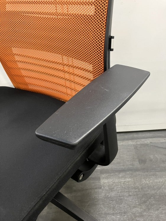 スチールケースシンク2シリーズ 固定肘付シンクチェア 商品画像8