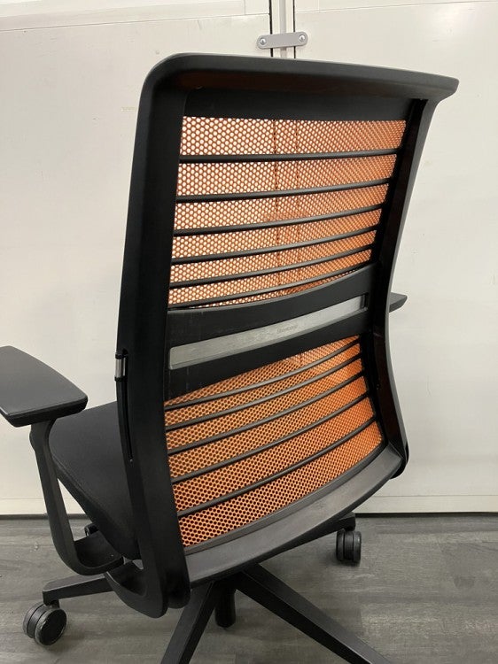 スチールケースシンク2シリーズ 固定肘付シンクチェア 商品画像9