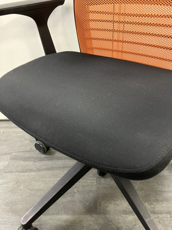 スチールケースシンク2シリーズ 固定肘付シンクチェア 商品画像12