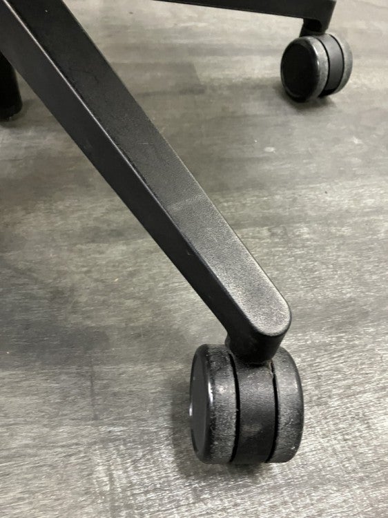 スチールケースシンク2シリーズ 固定肘付シンクチェア 商品画像13