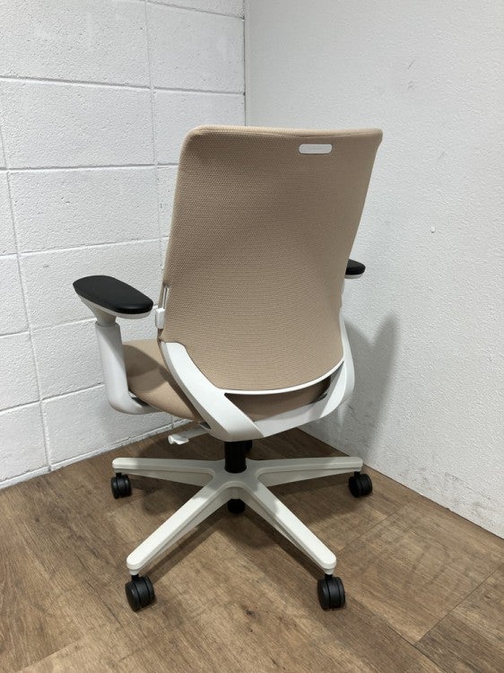 コクヨ可動肘付ミトラ2チェア 商品画像2