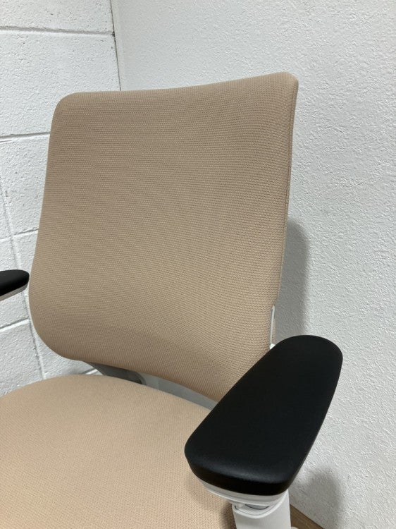 コクヨ可動肘付ミトラ2チェア 商品画像5