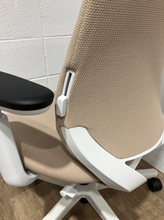 コクヨ可動肘付ミトラ2チェア 商品画像7