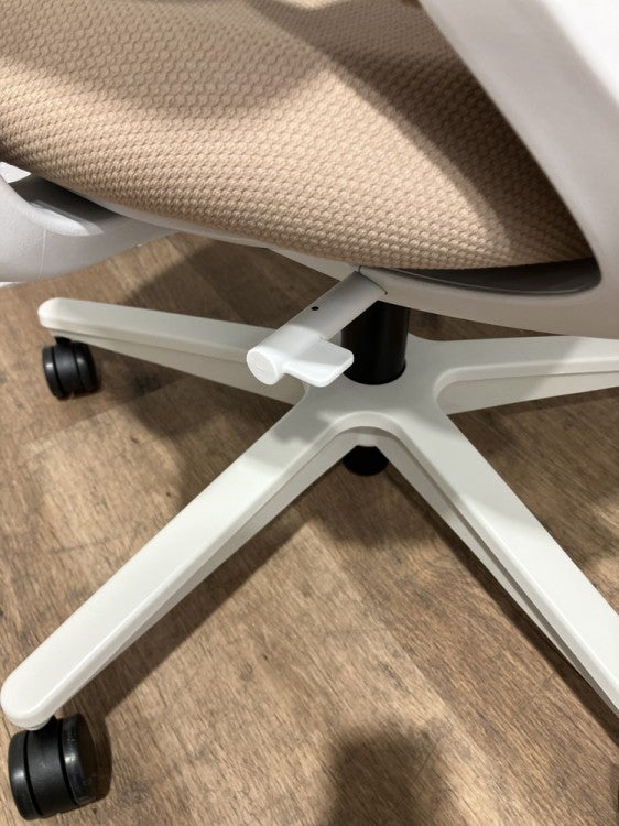 コクヨ可動肘付ミトラ2チェア 商品画像9