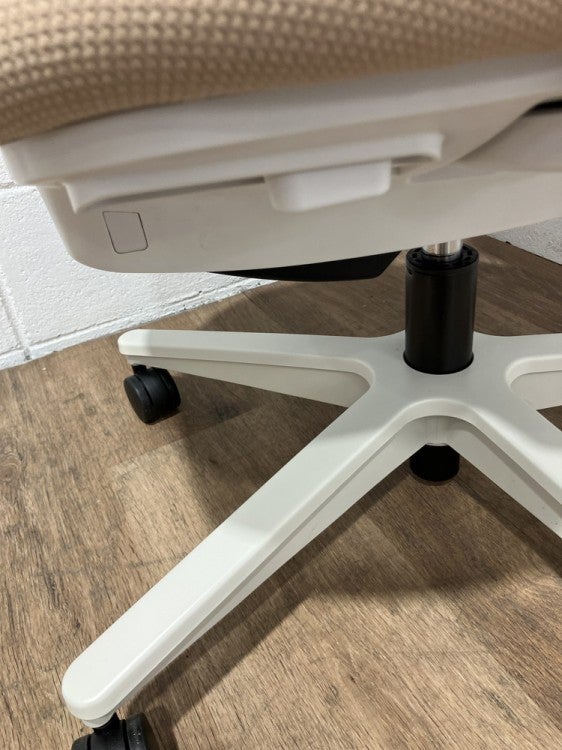 コクヨ可動肘付ミトラ2チェア 商品画像10