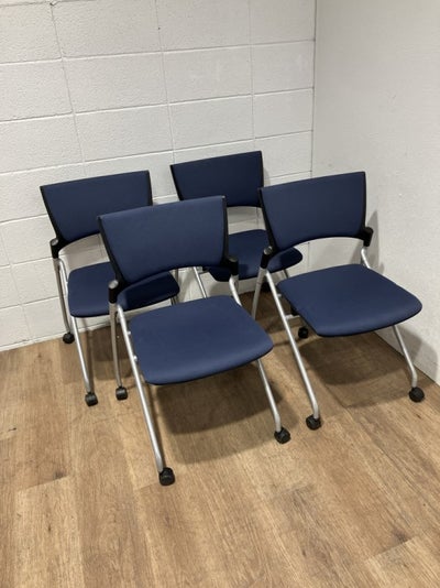 イトーキマノス(MANOSS)シリーズ ネスティングチェア4脚セット 商品画像1