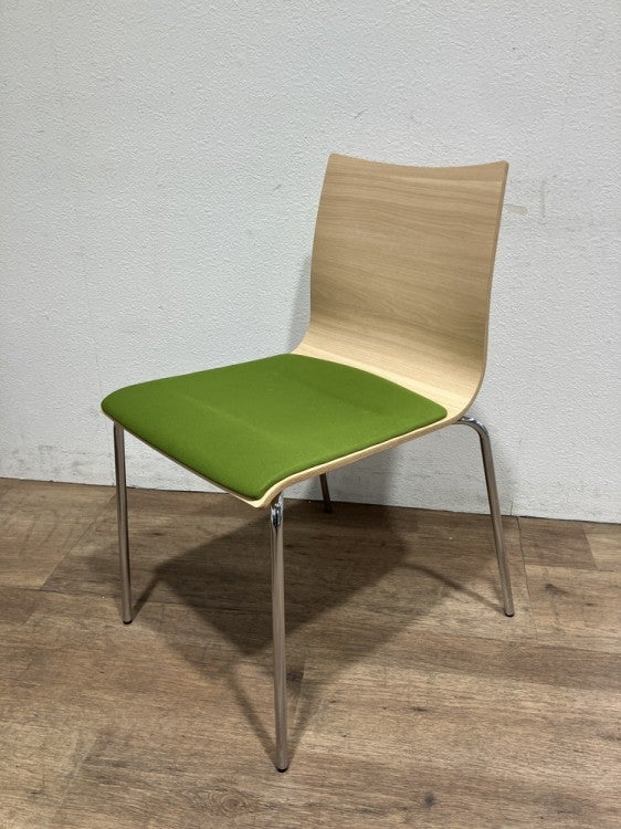 ウチダ（内田洋行）スタッキングチェア4脚セット 商品画像2