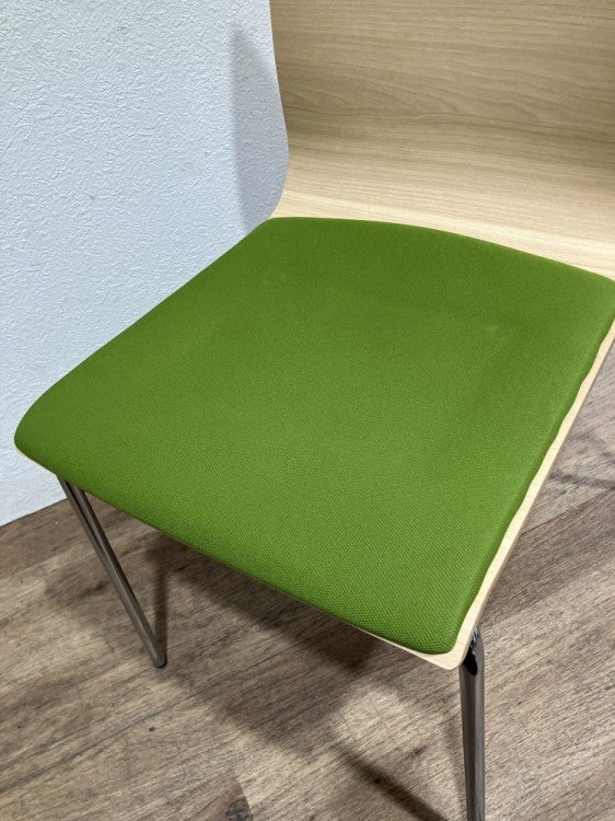 ウチダ（内田洋行）スタッキングチェア4脚セット 商品画像4