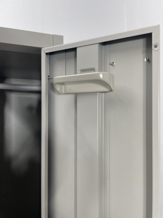 オカムラFZタイプシリーズ 8人用ロッカー2台セット 商品画像10