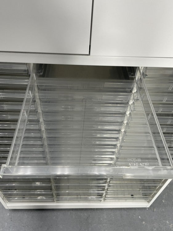 イトーキシンラインシリーズ 両開きクリアトレー上下書庫 商品画像11