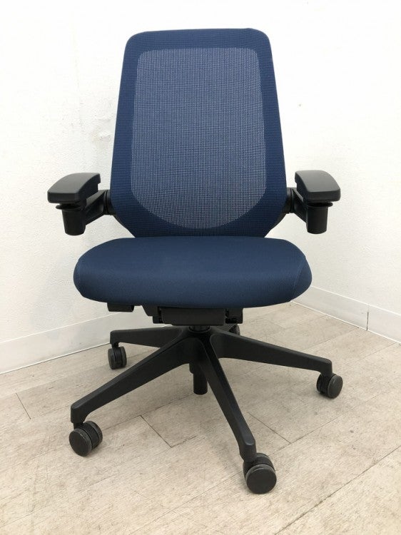 イトーキノート(nort)チェア 可動肘付ノートチェア 商品画像2