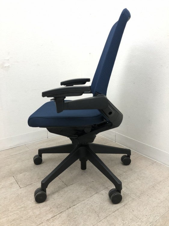 イトーキノート(nort)チェア 可動肘付ノートチェア 商品画像3