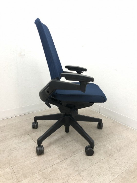 イトーキノート(nort)チェア 可動肘付ノートチェア 商品画像5