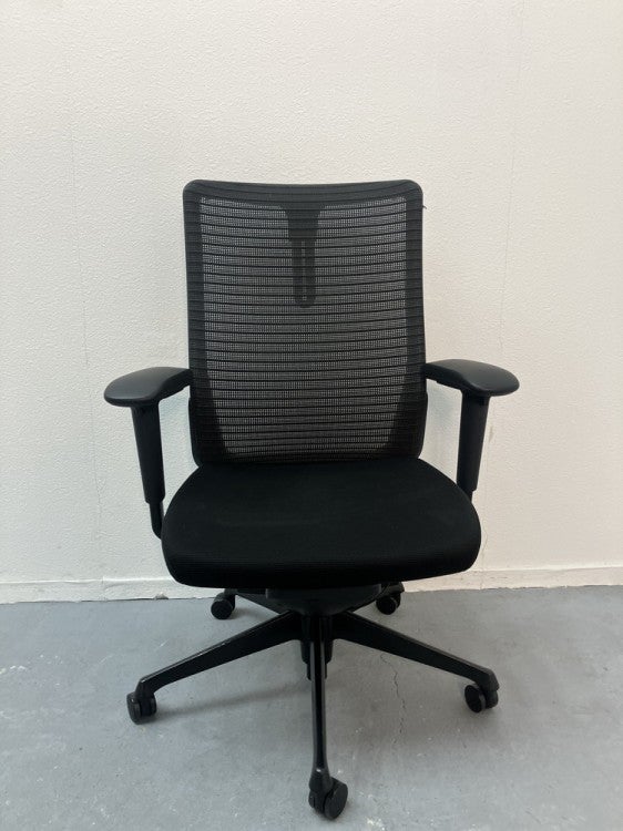 オカムラ固定肘付コーラルチェア 商品画像2