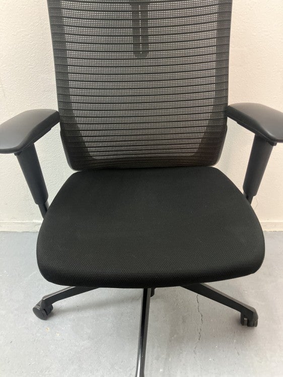 オカムラ固定肘付コーラルチェア 商品画像6