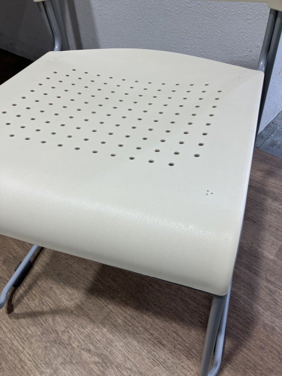 アイリスチトセLTS(ライタス)シリーズ スタッキングチェア 商品画像4