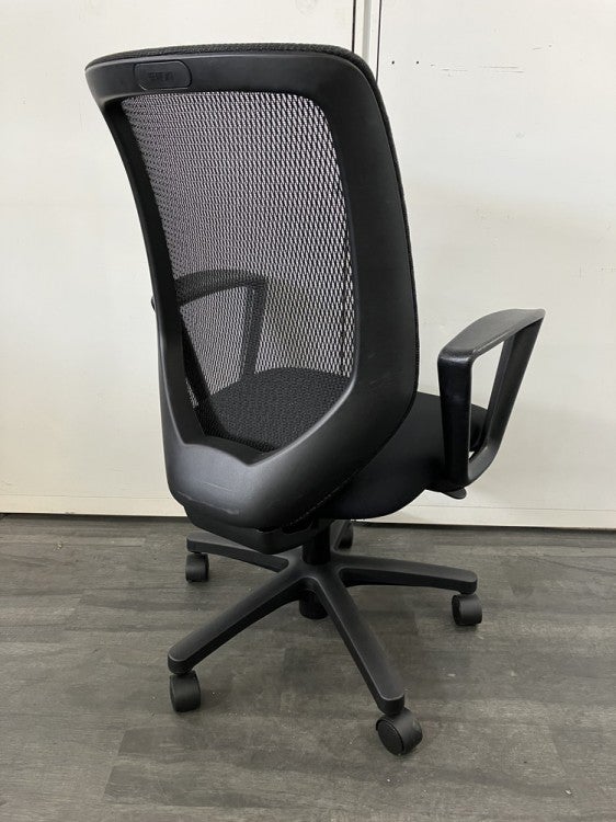 イトーキcolt（コルト）シリーズ 固定肘付コルトチェア 商品画像2