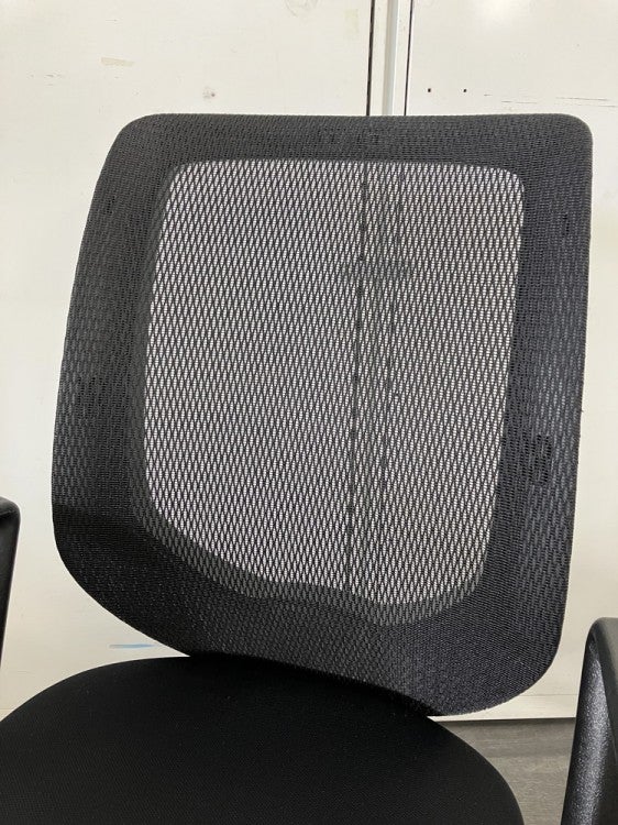 イトーキcolt（コルト）シリーズ 固定肘付コルトチェア 商品画像3