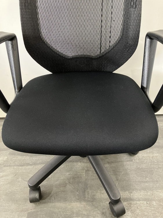 イトーキcolt（コルト）シリーズ 固定肘付コルトチェア 商品画像4