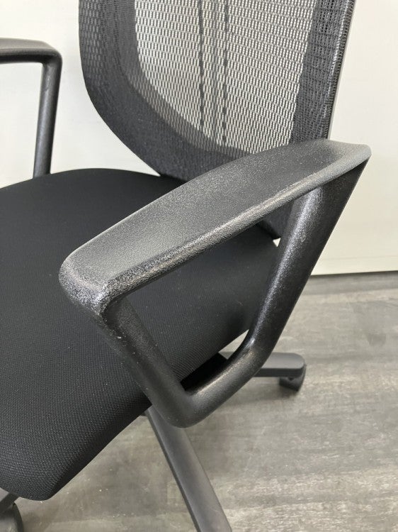 イトーキcolt（コルト）シリーズ 固定肘付コルトチェア 商品画像7