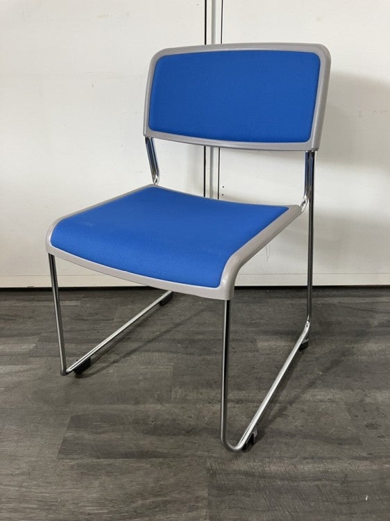 コクヨスタッキングチェア 商品画像1