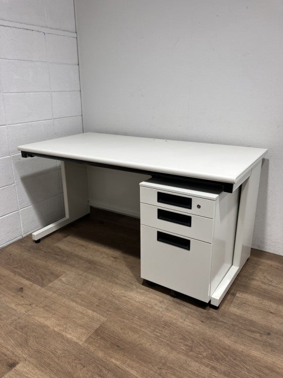 プラスフラットラインシリーズ 1400平デスク＋ワゴンセット 商品画像1