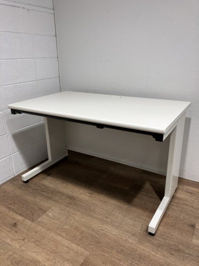 プラスフラットラインシリーズ 1200平デスク 商品画像1