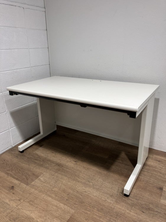 プラスフラットラインシリーズ 1200平デスク 商品画像1