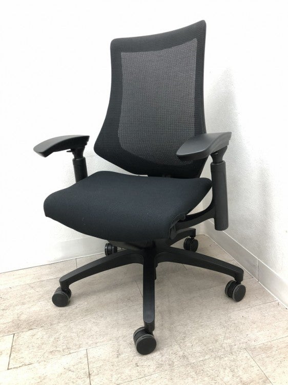 イトーキf(エフチェア)シリーズ 可動肘付エフチェア 商品画像1