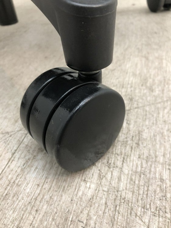 イトーキf(エフチェア)シリーズ 可動肘付エフチェア 商品画像6