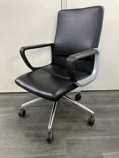 井上金庫EUシリーズ 固定肘付チェア 商品画像1