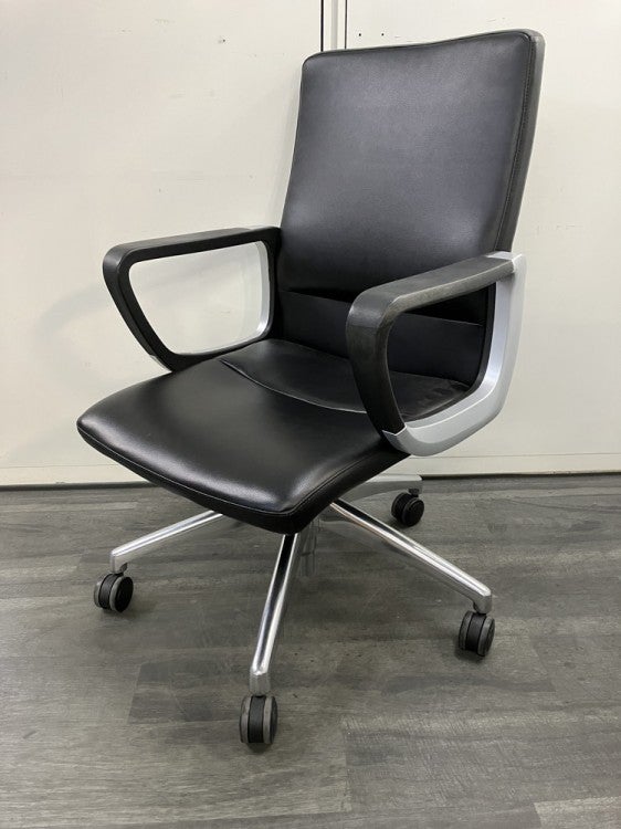 井上金庫EUシリーズ 固定肘付チェア 商品画像1