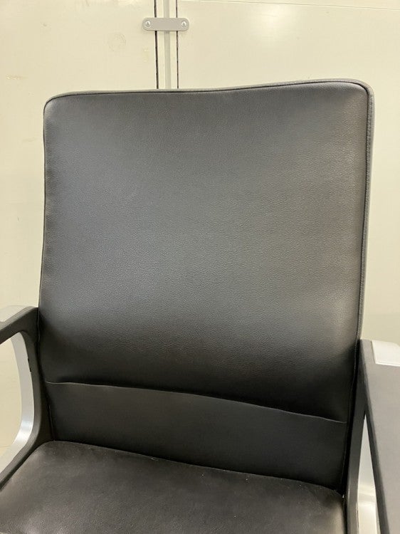 井上金庫EUシリーズ 固定肘付チェア 商品画像3