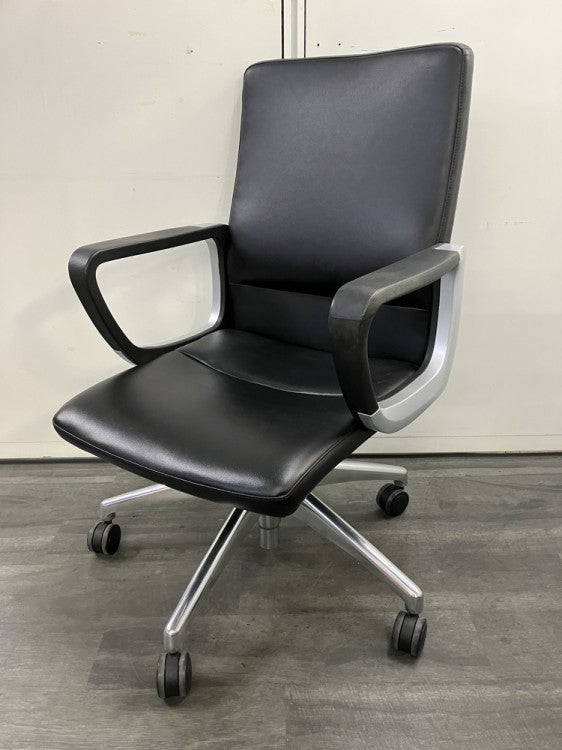 井上金庫EUシリーズ 固定肘付チェア 商品画像4