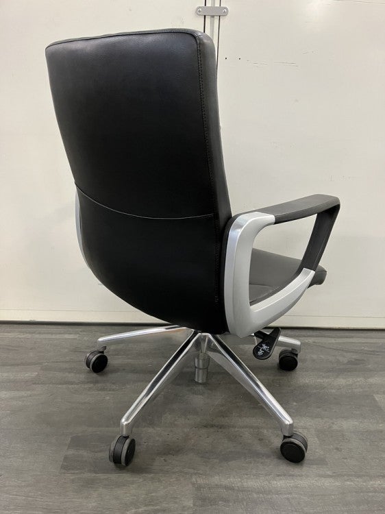 井上金庫EUシリーズ 固定肘付チェア 商品画像5