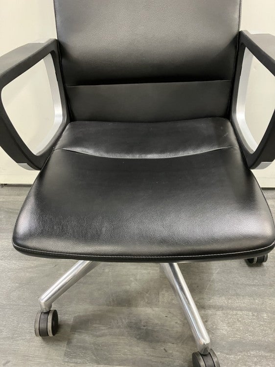 井上金庫EUシリーズ 固定肘付チェア 商品画像7