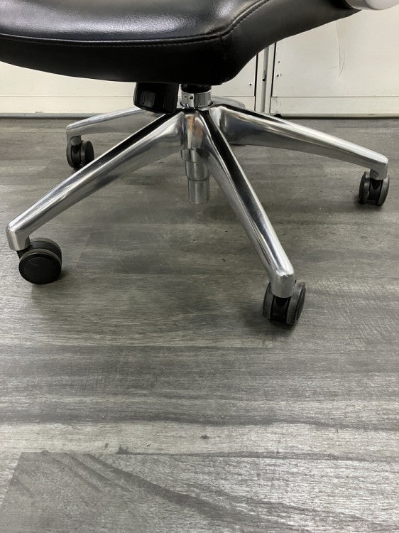 井上金庫EUシリーズ 固定肘付チェア 商品画像9